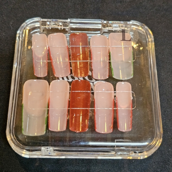 PRESS ON NAILS W/TOOL KIT - Picture 8 of 10